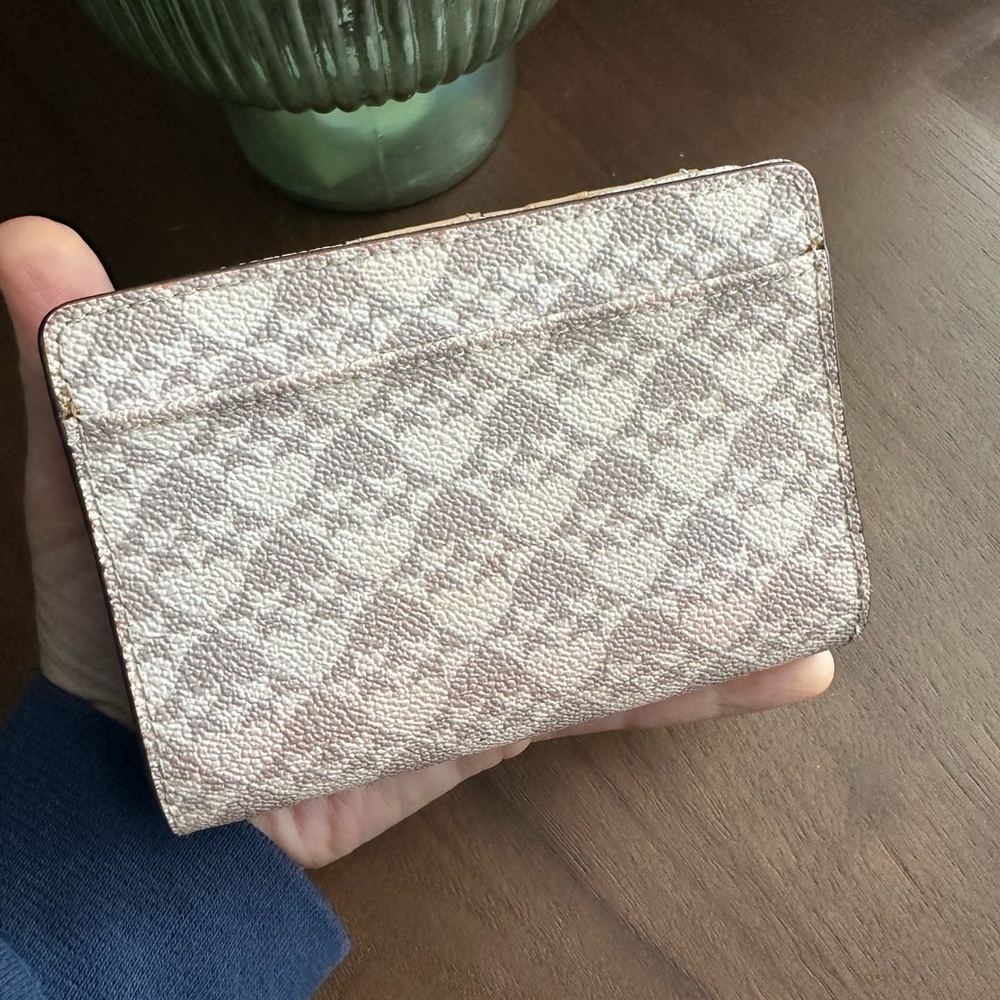 Kate Spade ♠️ Iconic Spade Design Wallet - Picture 5 of 10